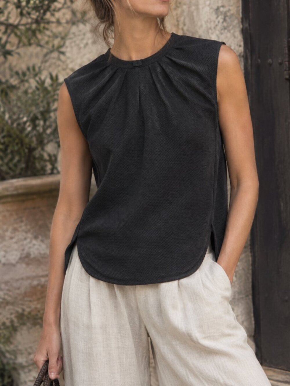 J. Crew Honeycomb Cocoon Sleeveless Top Size 0 Keyhole Neckline Black Classic